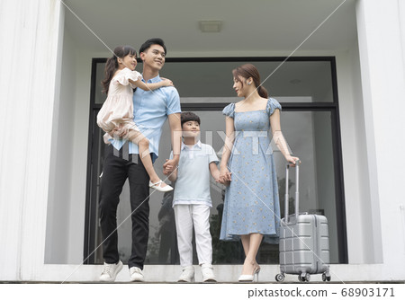 Family lifestyle trip Family lifestyle trip 68903171