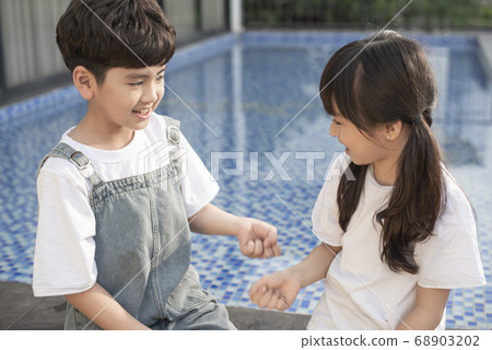 Child kids portrait 68903202