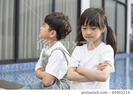 Child kids portrait 68903214