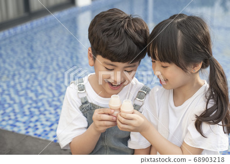 Child kids portrait 68903218