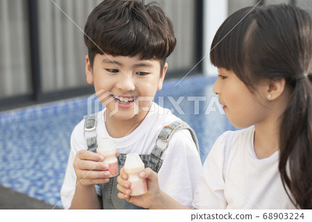 Child kids portrait 68903224