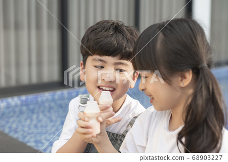 Child kids portrait 68903227