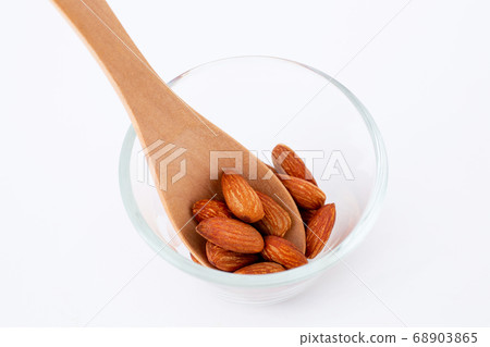 Almond 68903865