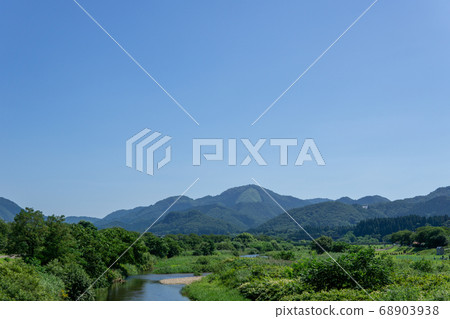 從橋上看夏天的鳳凰山 68903938