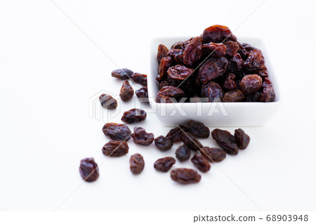 Raisin dried fruit 68903948