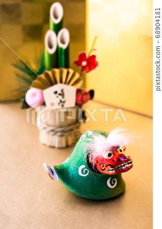 Lion dance, Kadomatsu, and gold screen Lion dance, Kadomatsu, and gold screen 68904181