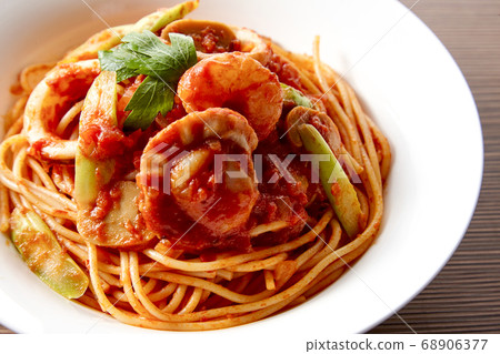 扇貝和魷魚海鮮番茄醬意麵 68906377