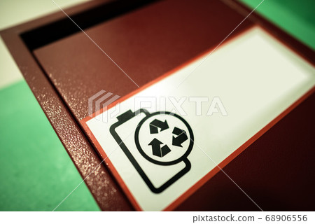 Black and white battery recycling sign Black and white battery recycling sign 68906556