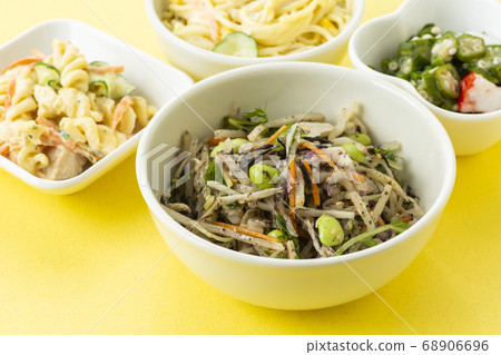 蒸雞和hijiki沙拉（根蔬菜沙拉） 68906696