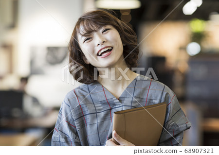 女商人 68907321