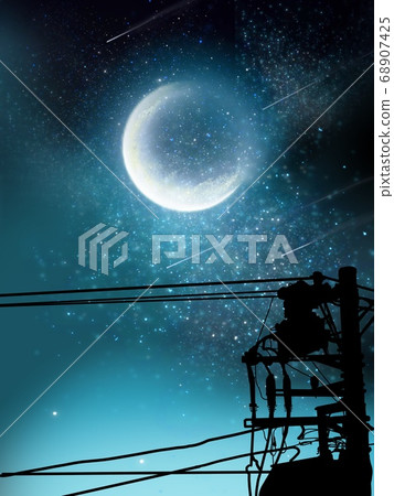 星空最後一刻的月亮和電源桿剪影 星空最後一刻的月亮和電源桿剪影 68907425