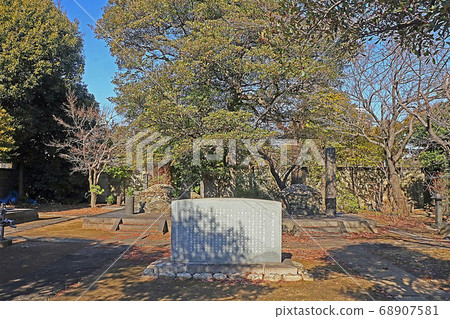 Tokugawa Keiki Tomb (Yanaka) 68907581
