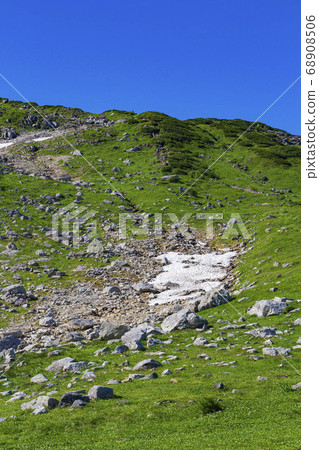 [North Alps, Tateyama] Murodo snow path on the trail 68908506
