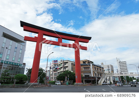 Entrance to Toyokuni Shrine, Otorii in Nakamura <Nagoya City, Aichi Prefecture> 68909176