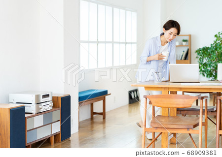 遠程辦公女性中生活生活方式休閒 68909381
