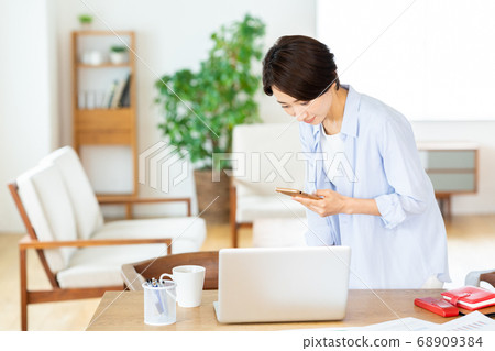 遠程辦公女性中生活生活方式休閒 68909384