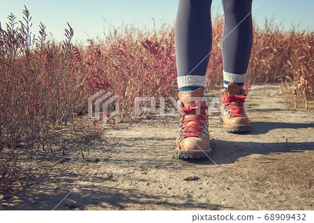 Korean young woman backpacking. 68909432