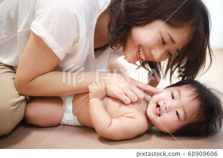 Baby moisturizing image 68909606
