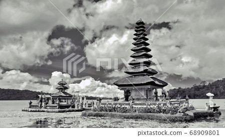 Ulun Danu Beratan 68909801