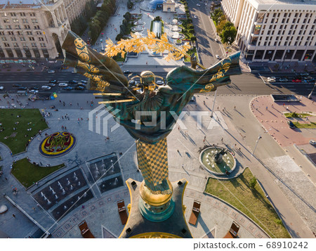 Monument on Independence Square in Kyiv, Ukraine 68910242