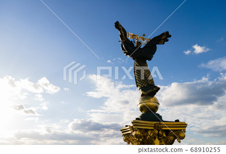 Monument on Independence Square in Kyiv, Ukraine 68910255