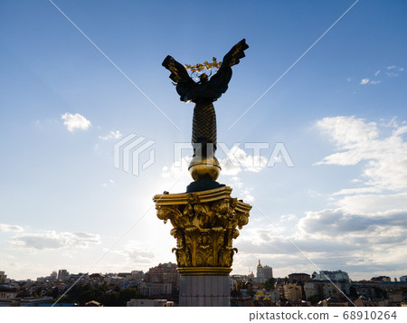 Monument on Independence Square in Kyiv, Ukraine 68910264