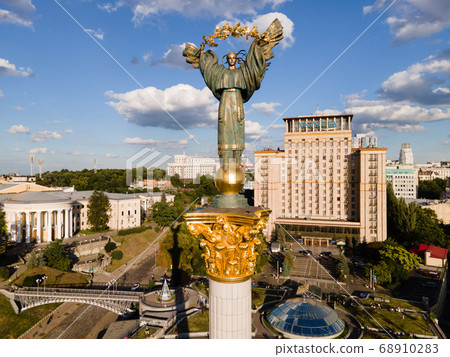 Monument on Independence Square in Kyiv, Ukraine 68910283