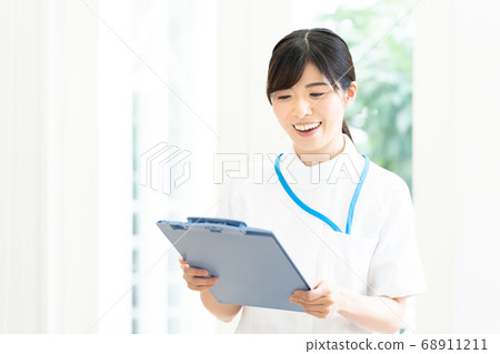 微笑的女護士[肖像] 68911211