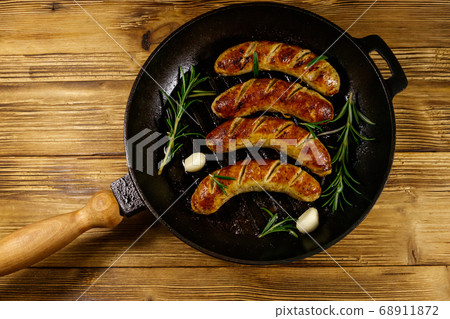 Fried sausages with rosemary, garlic and spices 68911872