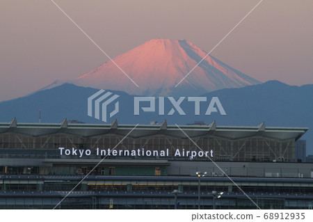 Mt. Fuji and Haneda Airport 68912935