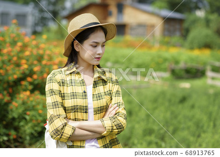 Women farmer 68913765