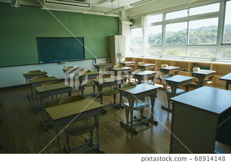 School sunny day classroom 68914148