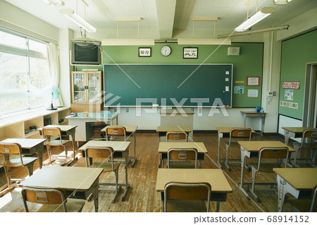 School sunny day classroom 68914152