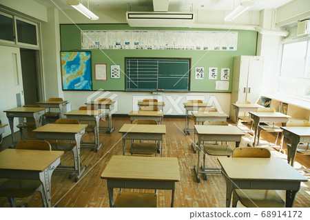 學校晴天教室 68914172