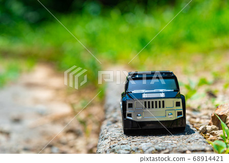 A car running on a rough road 68914421