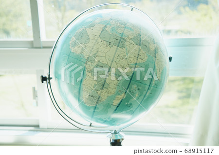 The globe The globe 68915117