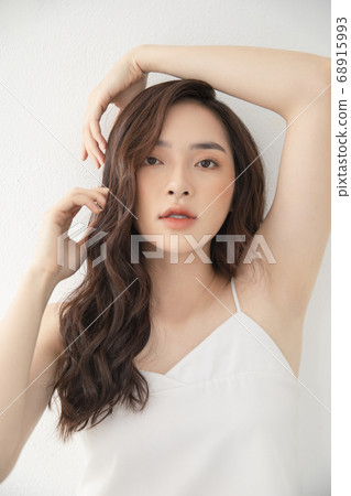 女人肖像與自然的氣氛 68915993