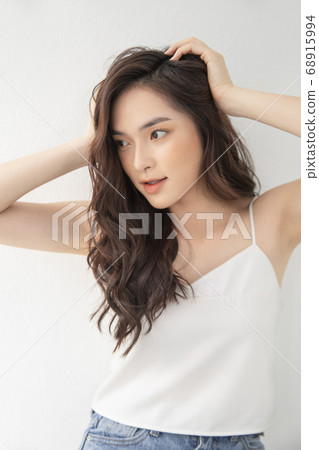 女人肖像與自然的氣氛 68915994