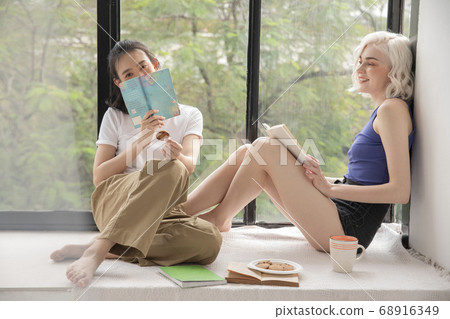 Woman lifestyle relax 68916349