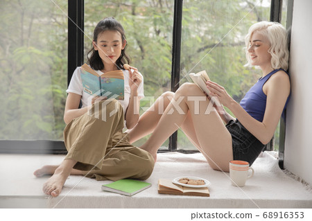 Woman lifestyle relax 68916353