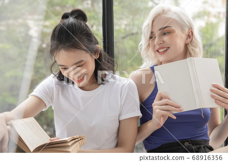 婦女生活方式放鬆 婦女生活方式放鬆 68916356