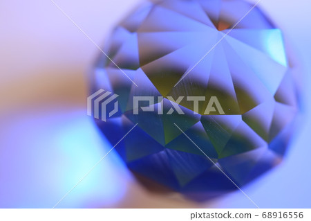 Polyhedron illuminated by light 68916556