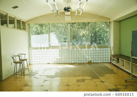 Windows and glass tiles Windows and glass tiles 68916815