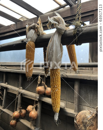 在陰涼處乾燥以製成爆米花 在陰涼處乾燥以製成爆米花 68917113