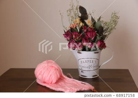 Dried flowers and wool Dried flowers and wool 68917158
