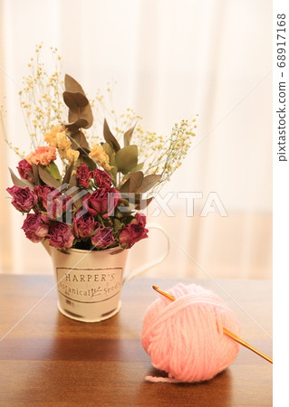 Dried flowers and wool 68917168