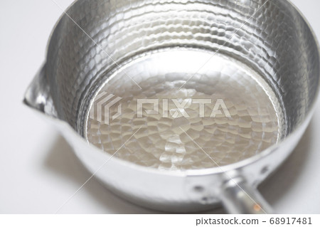 用於日本料理的 Yukihira nabe [白色背景] 68917481