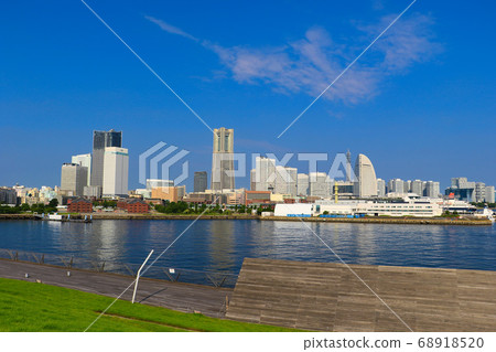 Scenery from the rooftop plaza of Osanbashi "Kujira no Sanaka" Minatomirai 68918520