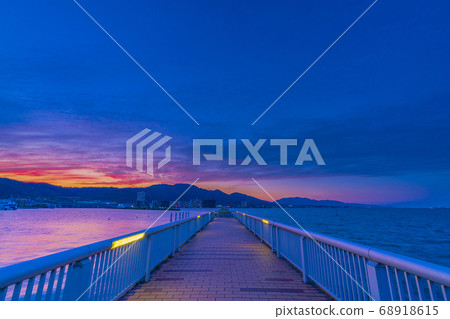 Shiga Prefecture Otsu Port scenery at dusk 68918615