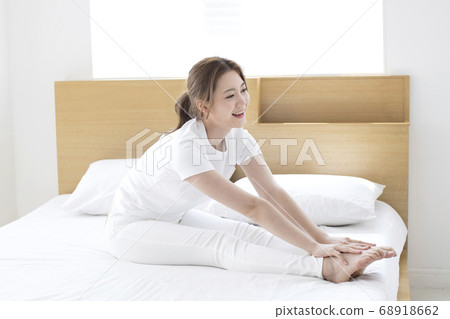 Young woman, lifestyle 68918662